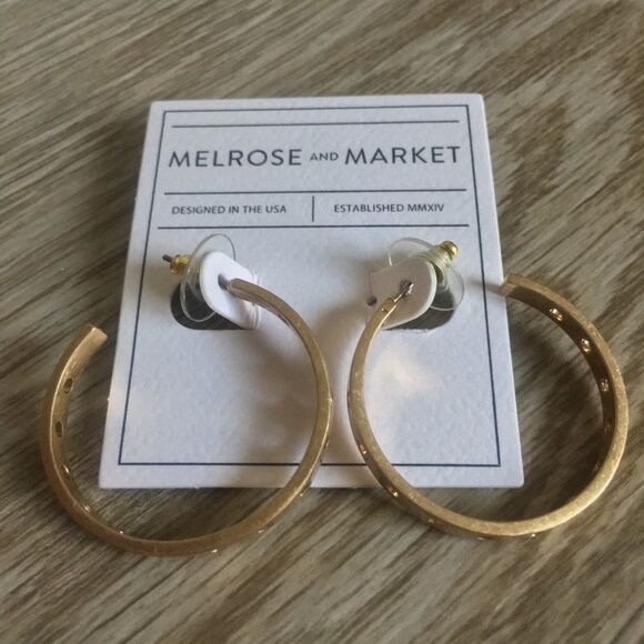 — Melrose and Market — Gold Hoop Earrings - Picture 3 of 8